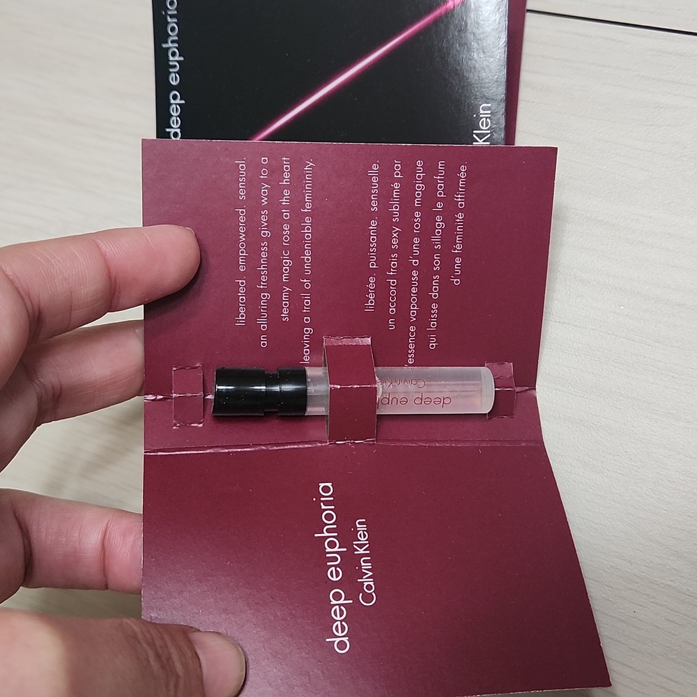 Calvin Klein euphoria eau de parfum 0.5 fl oz NEW + deep euphoria samples (2) - Picture 3 of 6